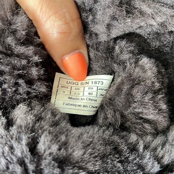 Uggs Tall Three Chocolate Button Boots size 9 - Picture 9 of 11